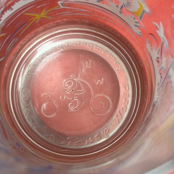 Walt Disney World 25 glass. - Picture 4 of 7